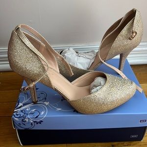 Fabulicious Covet Gold Sparkly Shoes Sz 11 NWT
